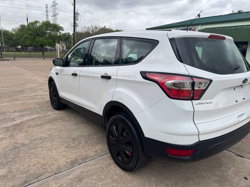Used 2018 Ford Escape S image 8