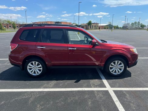 Used 2012 Subaru Forester 2.5X Premium w/ Popular Pkg 3 AWD/4WD image 5