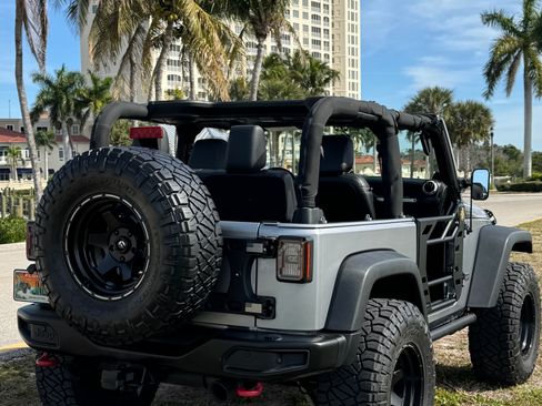 Used 2013 Jeep Wrangler Rubicon AWD/4WD image 5