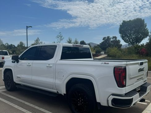 Used 2023 GMC Sierra 1500 Elevation w/ LPO, Elevation Black Package AWD/4WD image 8