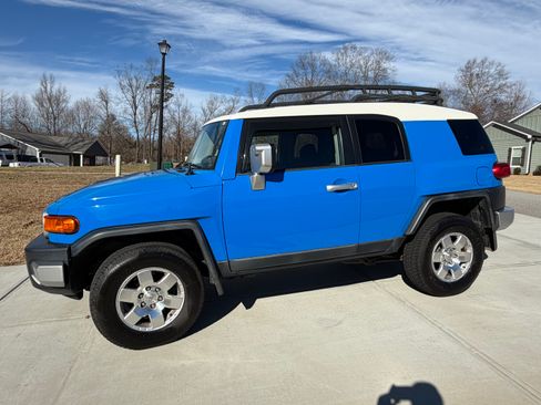 Used 2008 Toyota FJ Cruiser 4WD image 2