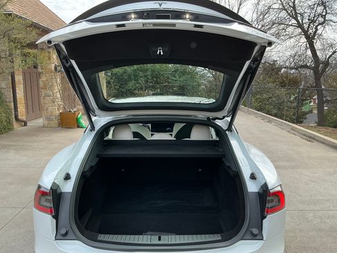 Used 2021 Tesla Model S Plaid image 11