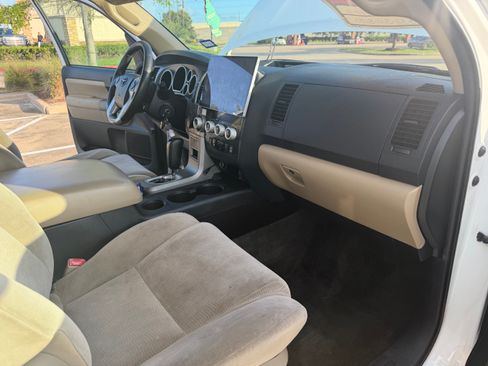 Used 2014 Toyota Sequoia SR5 RWD image 13