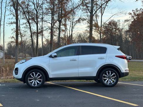Used 2017 Kia Sportage EX w/ EX Technology Package image 2
