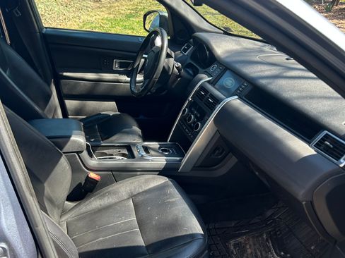Used 2019 Land Rover Discovery Sport HSE image 24