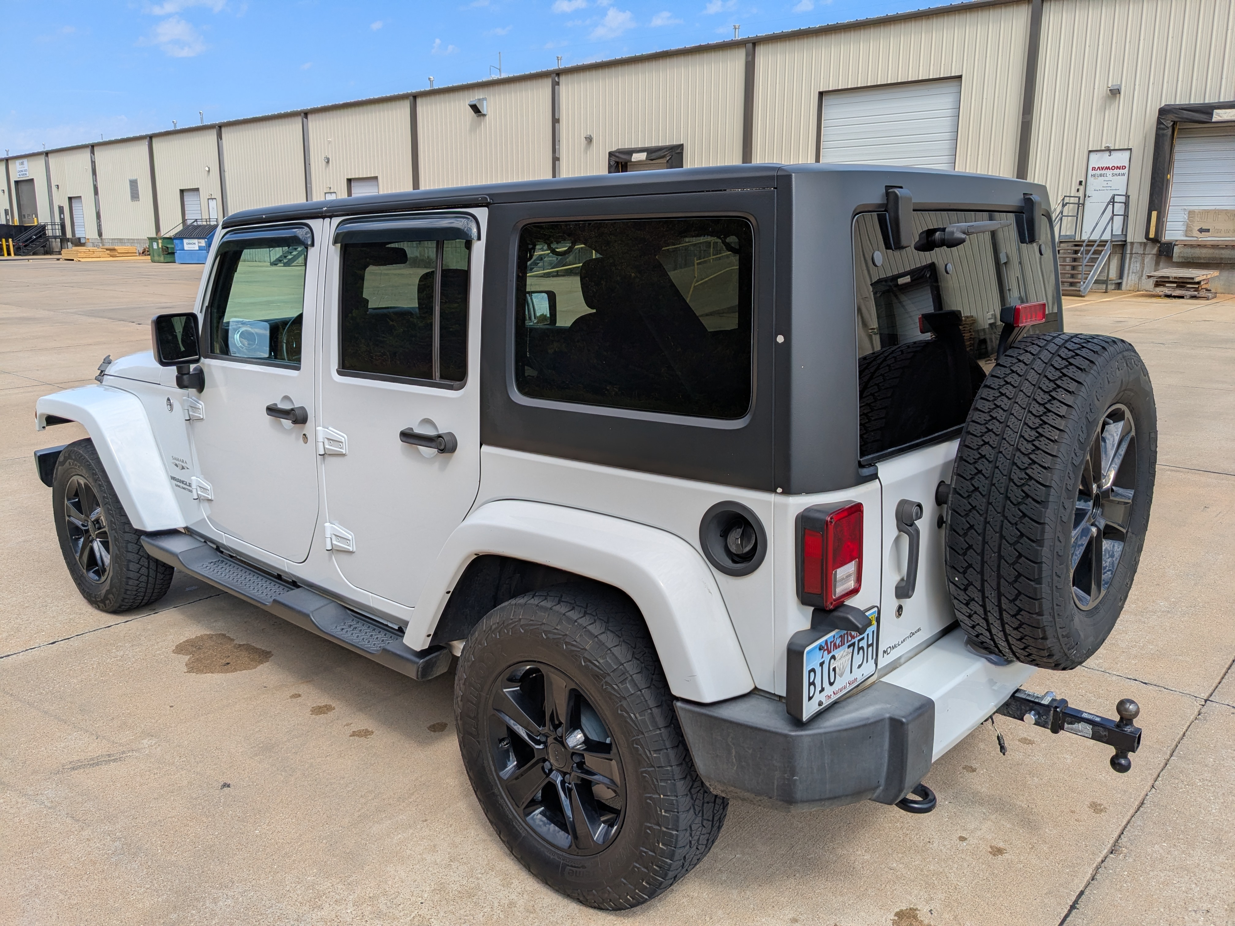 Used 2016 Jeep Wrangler Unlimited Sahara w/ Connectivity Group AWD/4WD image 9