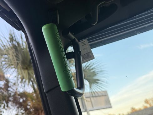 Used 2017 Jeep Wrangler Unlimited Sahara w/ Connectivity Group image 20