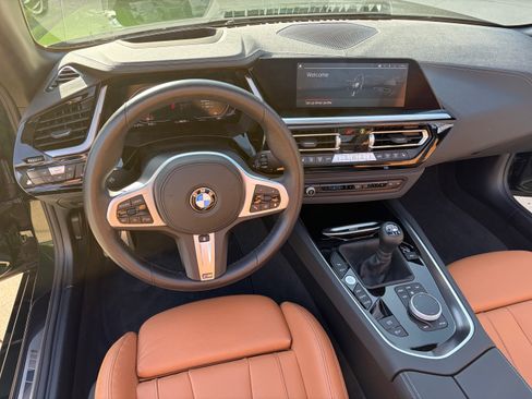 Used 2025 BMW Z4 M40i w/ Edition image 4