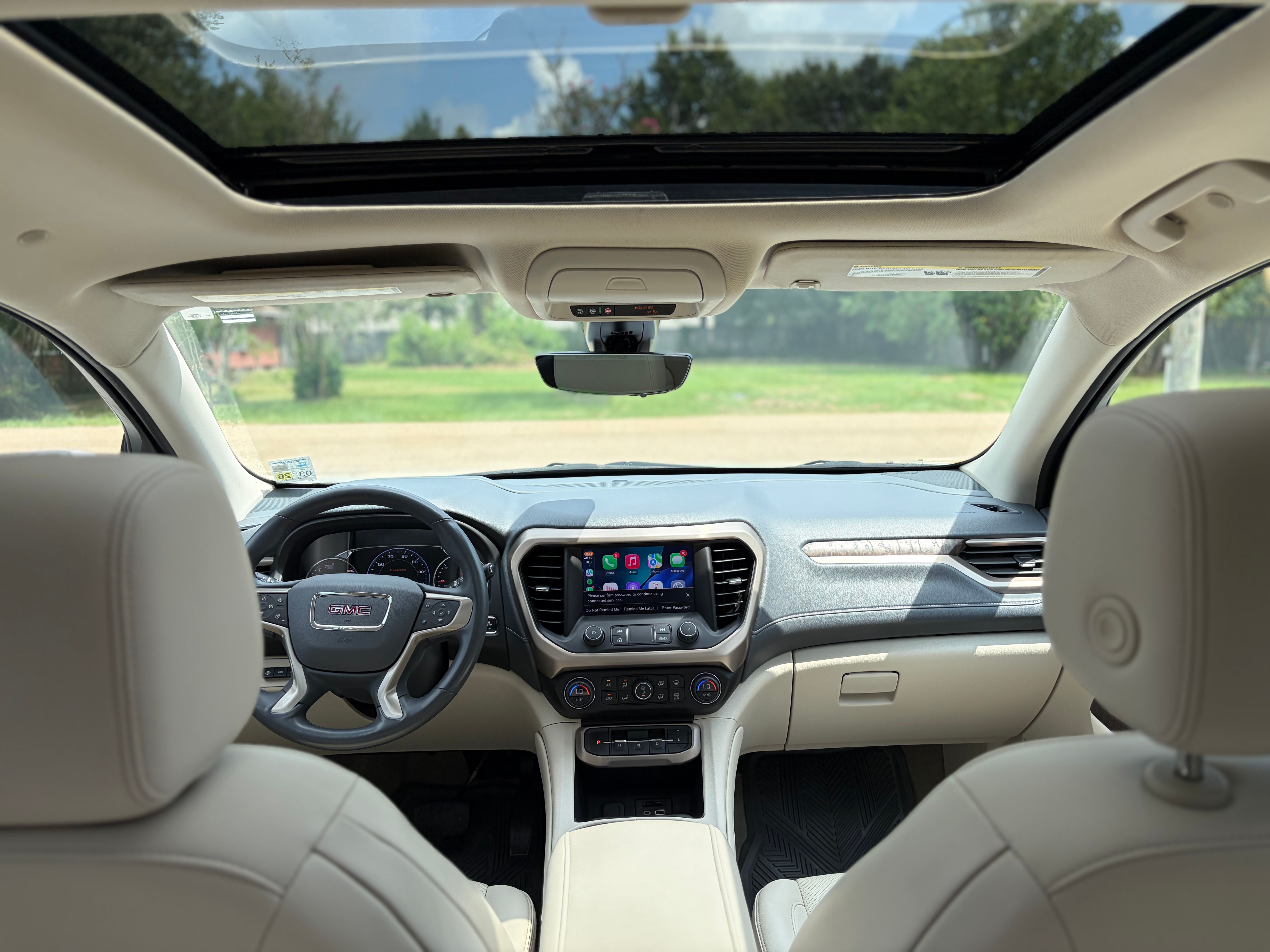 Used 2022 GMC Acadia Denali w/ Denali Ultimate Package FWD image 13