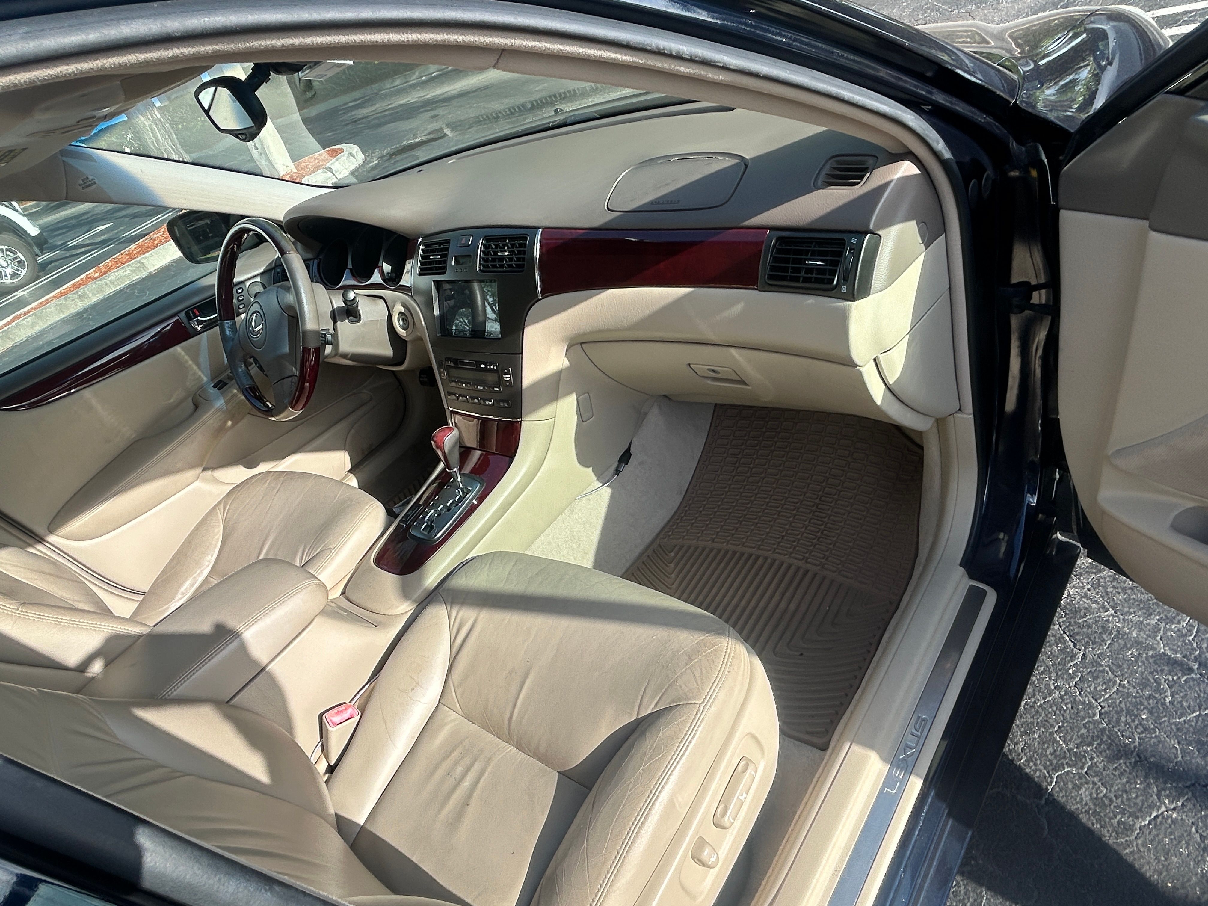 Used 2004 Lexus ES 330 FWD image 12