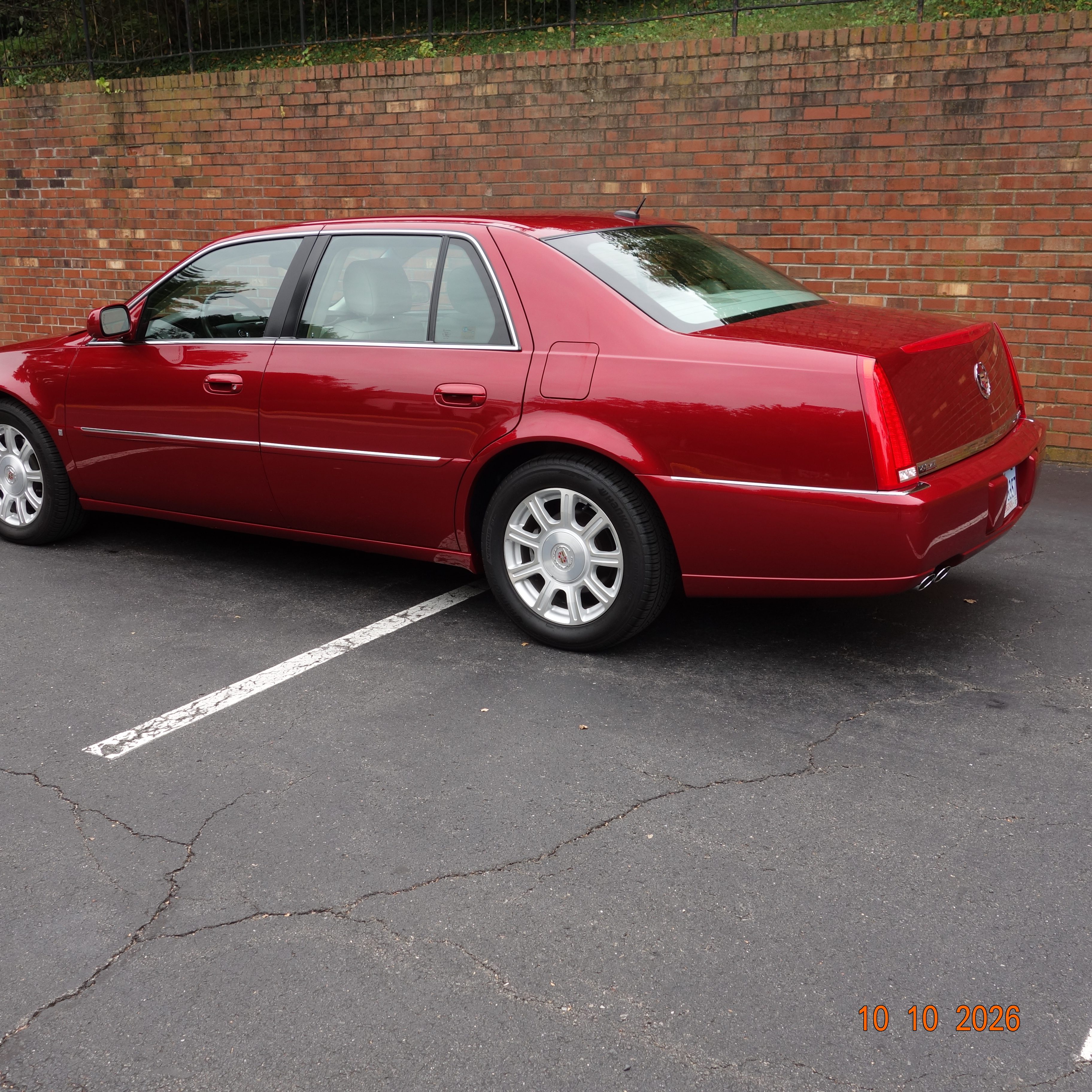Used 2008 Cadillac DTS w/ Sun And Sound Package FWD image 5