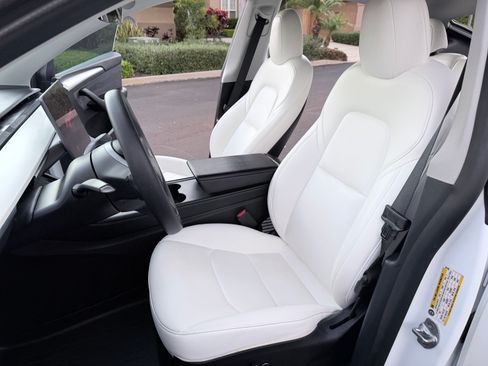 Used 2023 Tesla Model Y Performance AWD/4WD image 11