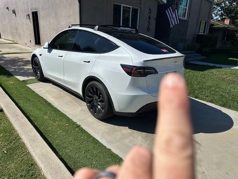 Used 2023 Tesla Model Y Performance image 8