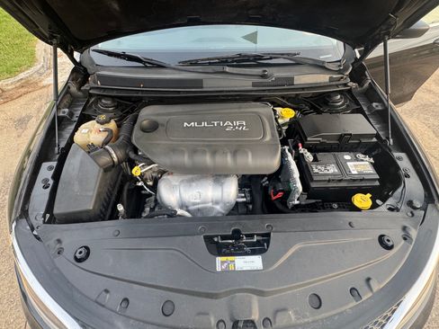 Used 2015 Chrysler 200 Limited image 13