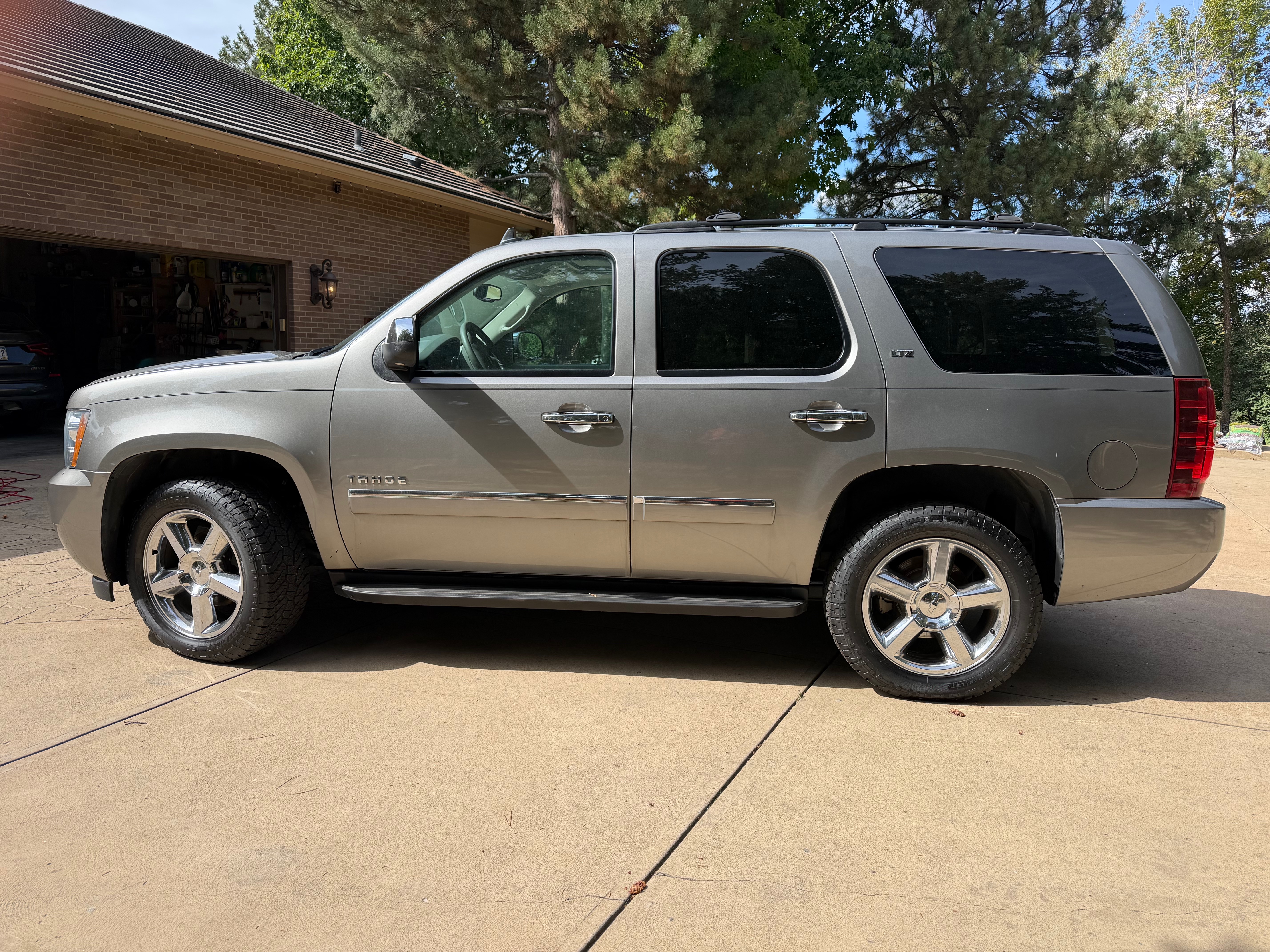 Used 2012 Chevrolet Tahoe LTZ AWD/4WD image 5
