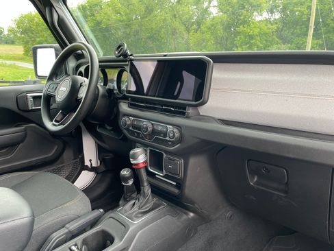 Used 2024 Jeep Wrangler Unlimited Sport AWD/4WD image 8