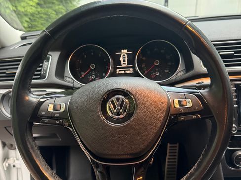 Used 2017 Volkswagen Passat 1.8T R-Line FWD image 8