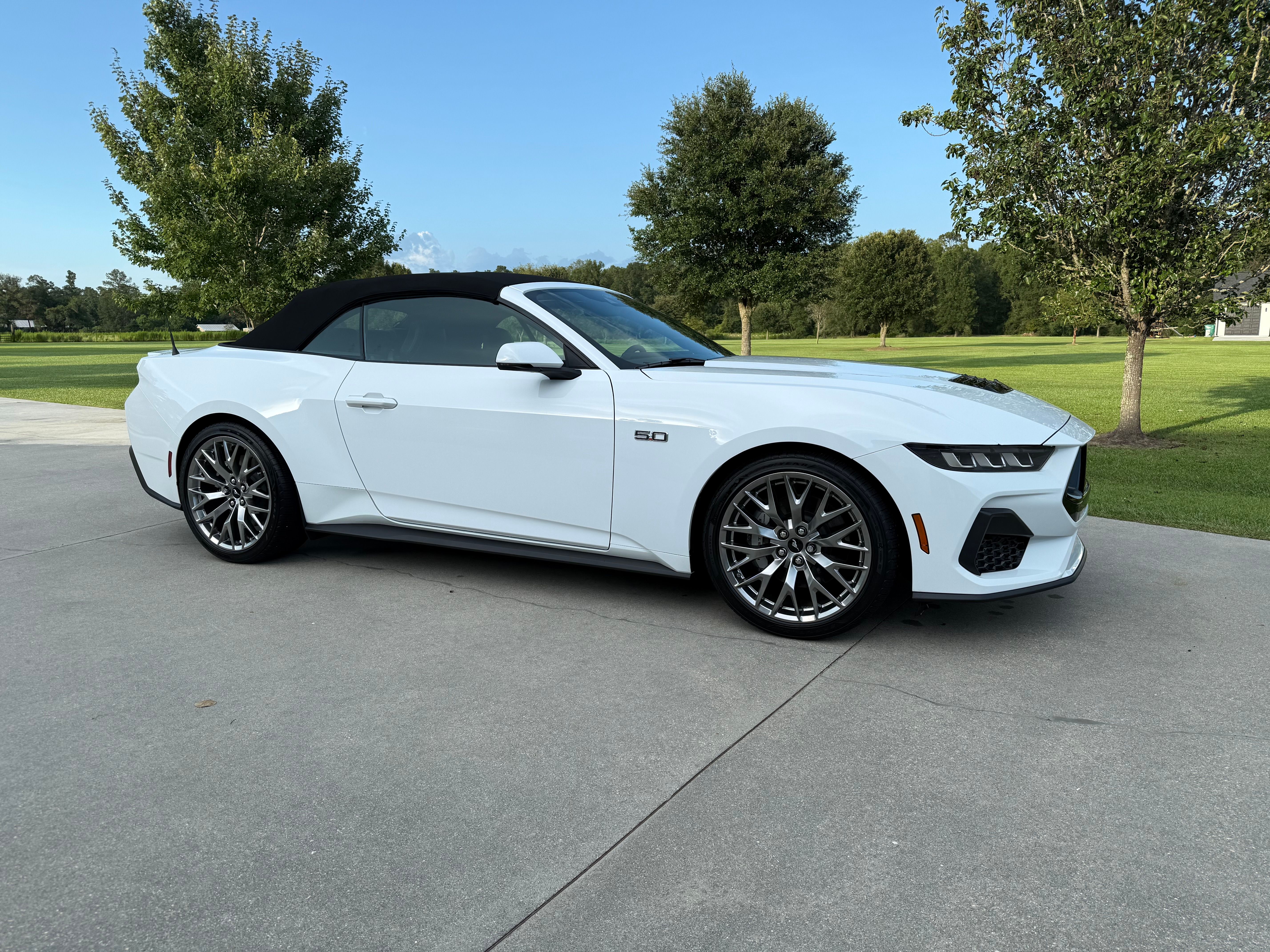 Used 2025 Ford Mustang GT Premium RWD image 1
