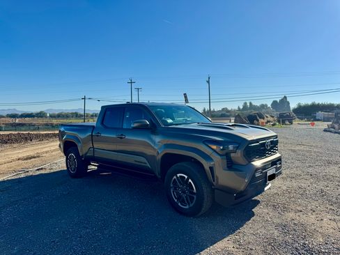 Used 2025 Toyota Tacoma TRD Sport image 10