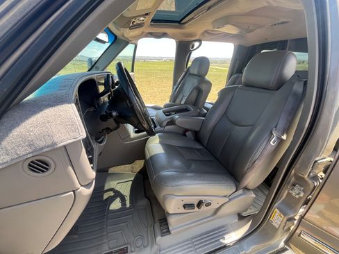 Used 2006 GMC Sierra 3500 SLT w/ Heavy-Duty Power Package AWD/4WD image 11