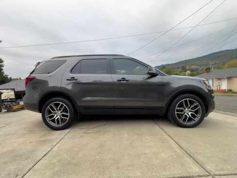 Used 2017 Ford Explorer Sport w/ Equipment Group 401A image 2