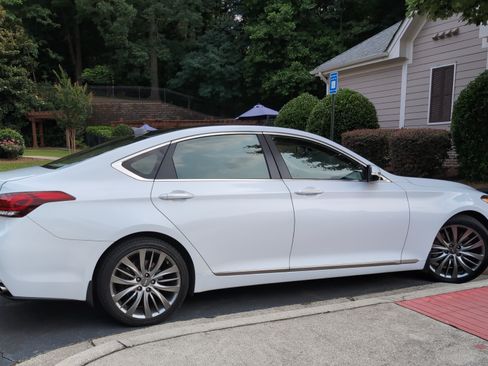 Used 2015 Hyundai Genesis 5.0 image 4