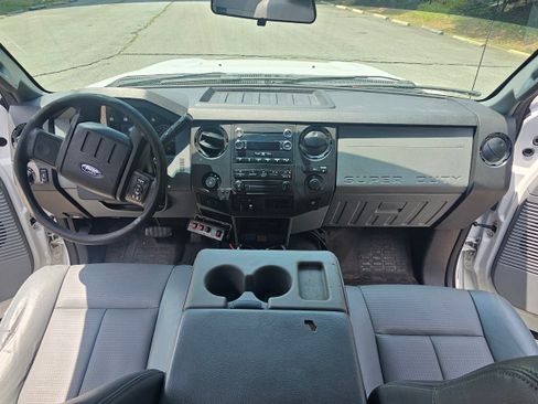Used 2016 Ford F250 XL w/ Power Equipment Group AWD/4WD image 8