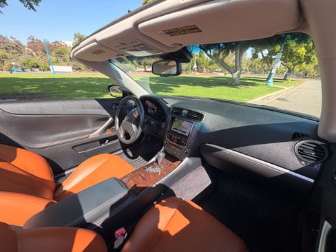 Used 2011 Lexus IS 350C w/ Luxury Pkg RWD image 9