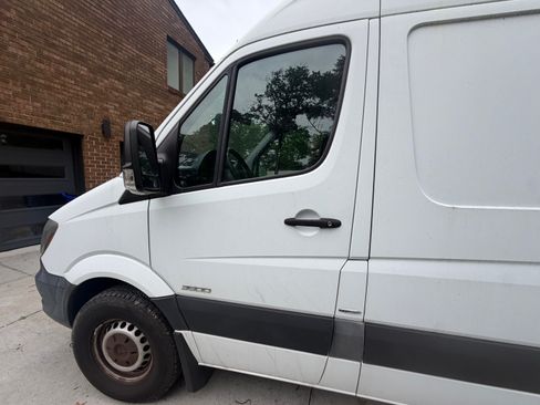 Used 2015 Mercedes-Benz Sprinter 2500 image 12