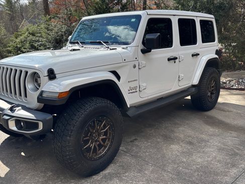 Used 2021 Jeep Wrangler Unlimited Sahara image 2