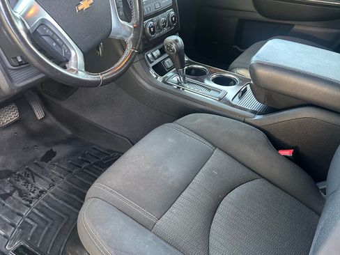 Used 2016 Chevrolet Traverse LT w/ Traveler's Package image 3