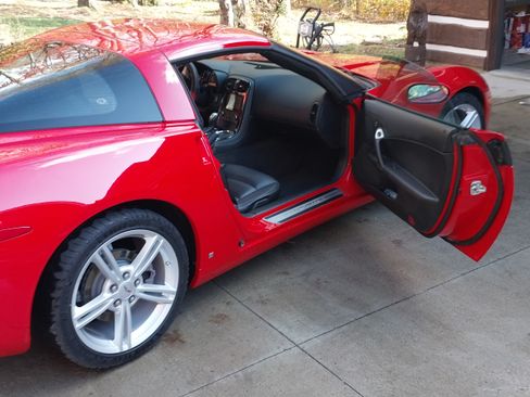 Used 2008 Chevrolet Corvette Coupe 2D image 2