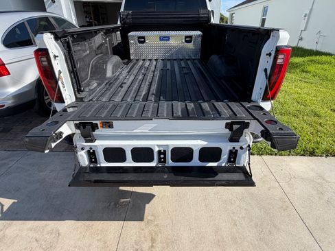 Used 2024 GMC Sierra 3500 Denali w/ Technology Package AWD/4WD image 11