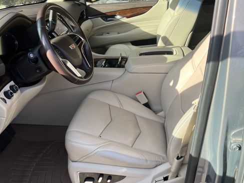 Used 2017 Cadillac Escalade Premium Luxury image 9