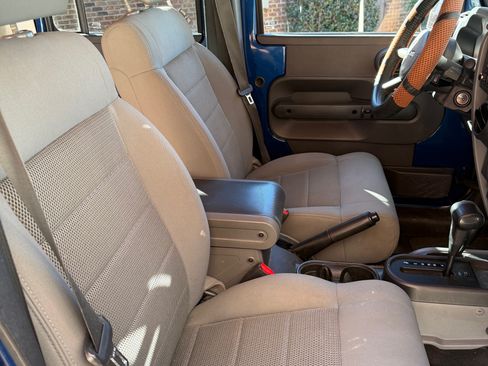 Used 2009 Jeep Wrangler Unlimited Rubicon w/ Dual Top Group image 6