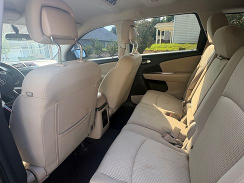 Used 2017 Dodge Journey SE w/ Flexible Seating Group FWD image 7