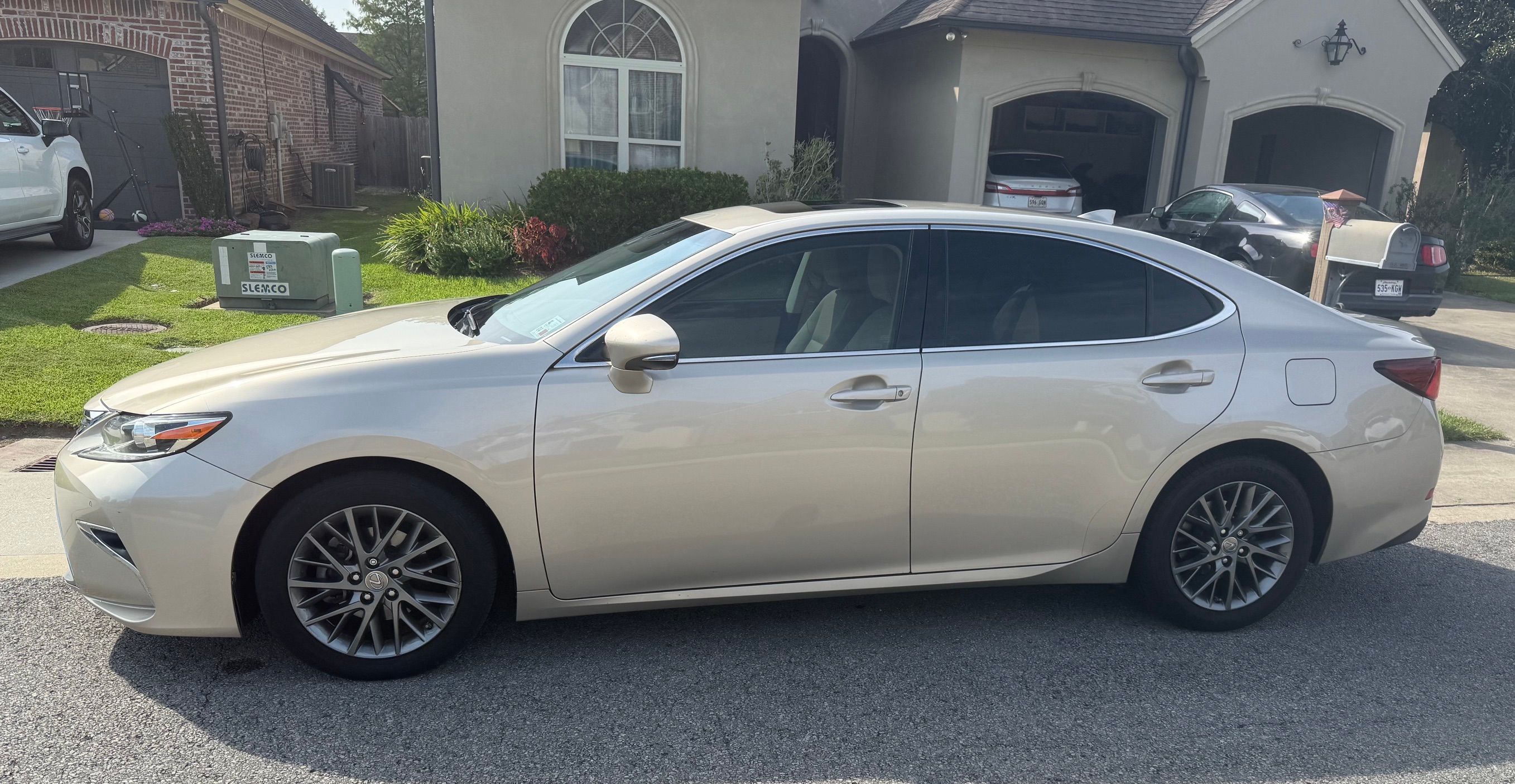 Used 2018 Lexus ES 350 w/ Navigation System Package FWD image 5