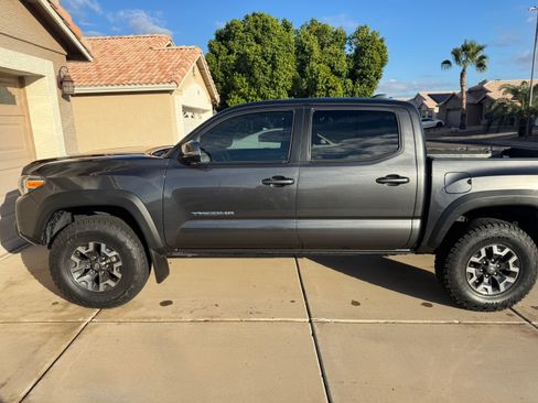 Used 2020 Toyota Tacoma TRD Off-Road image 11