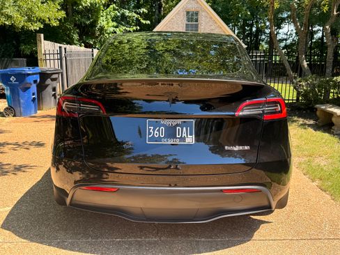 Used 2024 Tesla Model Y Performance AWD/4WD image 6
