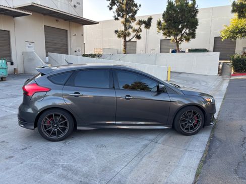 Used 2016 Ford Focus ST FWD image 9