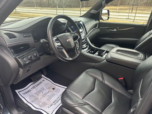 Used 2019 Cadillac Escalade Platinum image 8