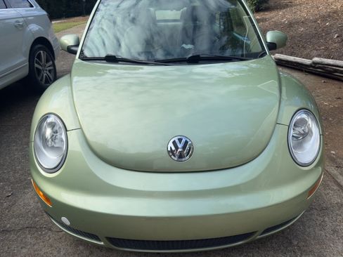 Used 2009 Volkswagen Beetle Coupe image 4