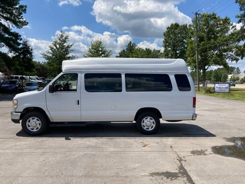 Used 2013 Ford E-250 and Econoline 250 Extended w/ Premium Van Group RWD image 9