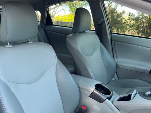 Used 2015 Toyota Prius Five image 10