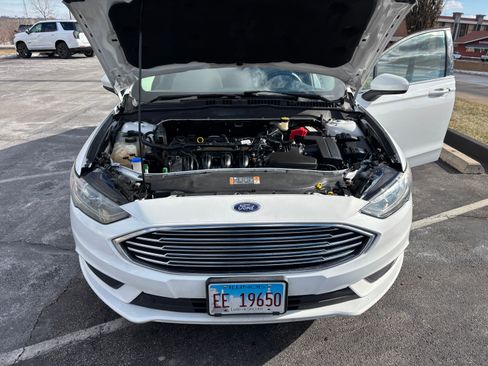 Used 2017 Ford Fusion SE w/ Fusion SE Technology Package image 6