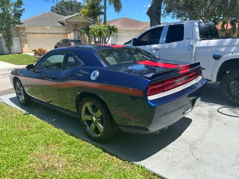 Used 2013 Dodge Challenger SXT RWD image 4