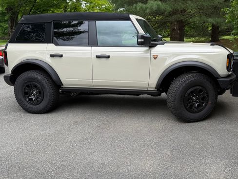 Used 2025 Ford Bronco Badlands AWD/4WD image 6