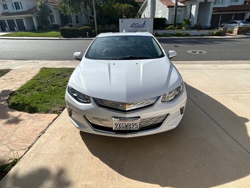 Used 2018 Chevrolet Volt LT w/ Comfort Package FWD image 9