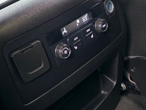 Used 2018 GMC Yukon SLT image 18