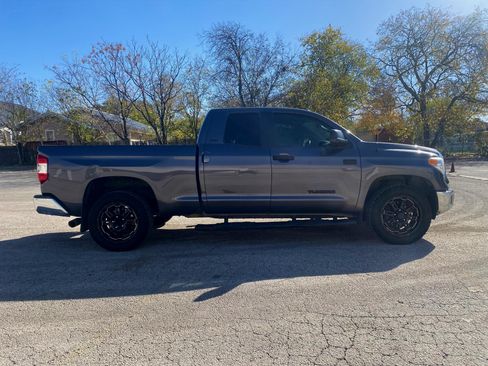 Used 2016 Toyota Tundra SR5 image 2
